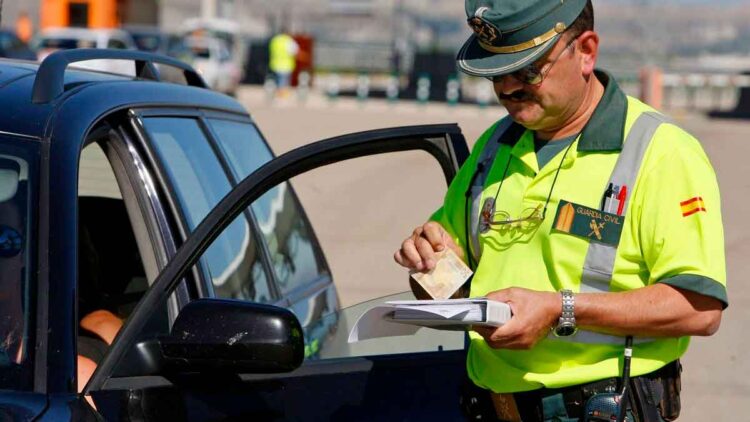 La nueva normativa de la Dirección General de Tráfico ha cambiado: ahora hay situaciones que ya no son sancionables.