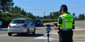 Conoce los límites de velocidad a los que saltan los radares fijos y móviles de la DGT.