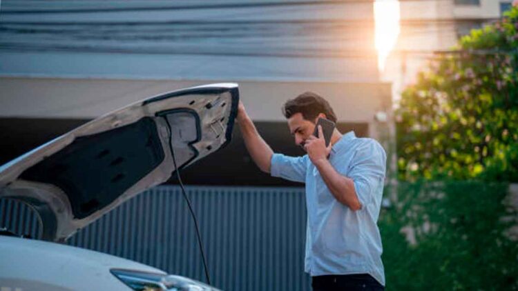 Estas son las averías de coche más caras según la RACE. Algunas podrían alcanzar los 14.000 euros y las 11 horas de mano de obra.