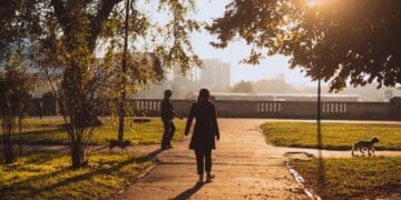 Un estudio sobre la felicidad evaluó cuando somos más y menos felices.